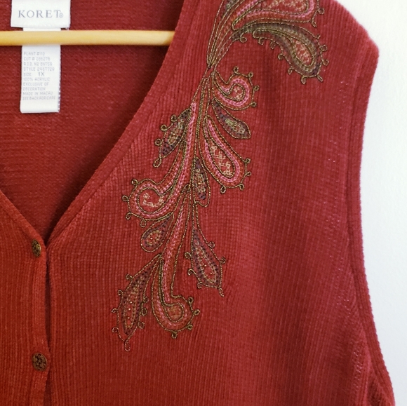 Koret Women Sweater Vest Size 1X Deep Red Rust Chenille Floral stitching edge - Picture 5 of 9
